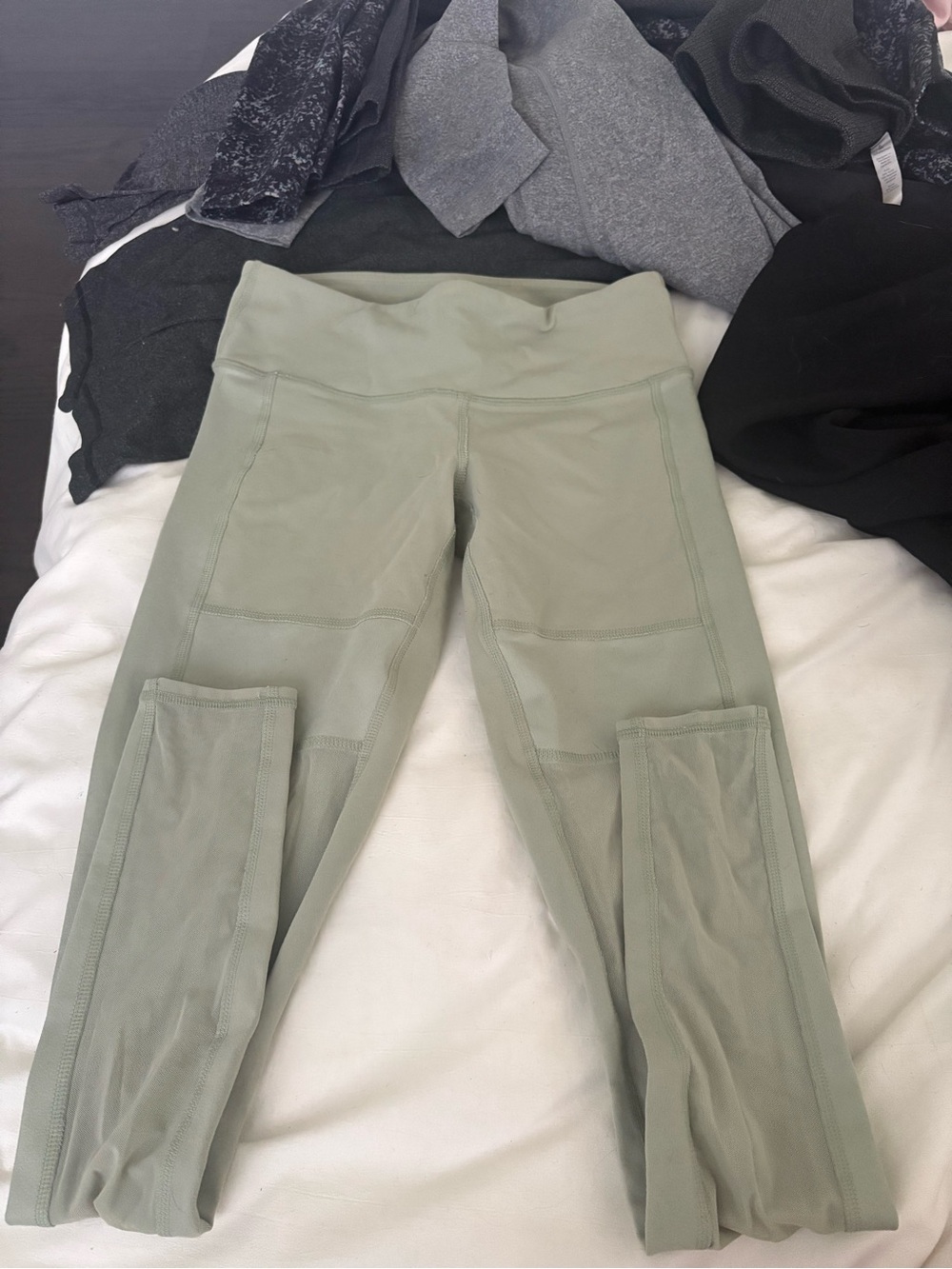 Women’s High-Waist Performance Leggings in Sage Green